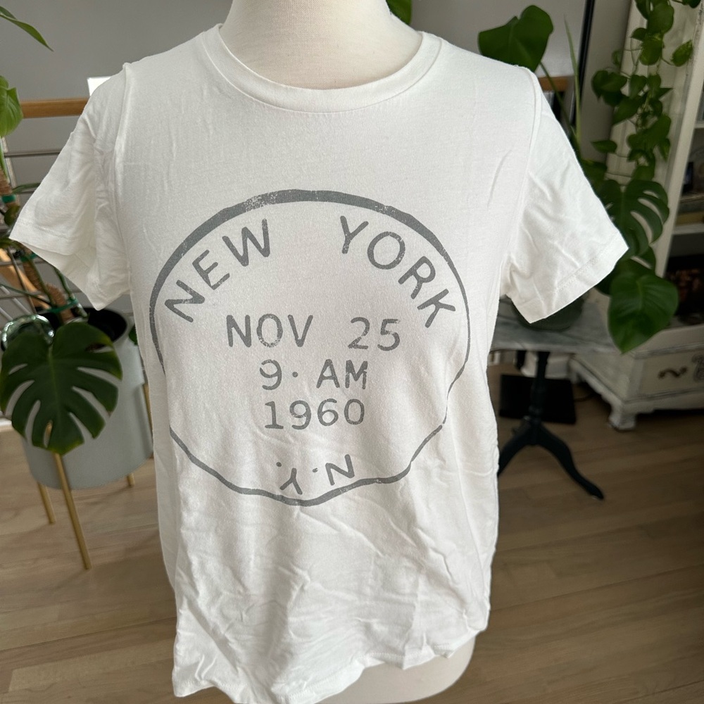 New York Graphic Tee in Beige with Gray Print